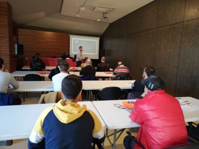 15 persones es formen a Solsona per treballar d’operaris de logística, magatzem i carretons elevadors
