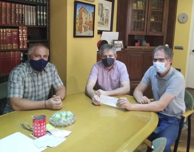 El Centre Excursionista dona 600 euros al Fons d’emergència social de Solsona