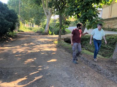 El desbordament del riu Negre arrenca el paviment d’un tram del camí de la ribera a Solsona 