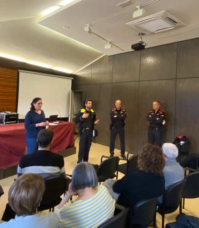 Els Mossos d’Esquadra i la Policia Local de Solsona actuen coordinadament davant d’incidents difosos a les xarxes