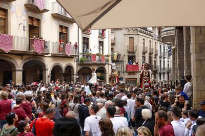 (ARXIU. Kàtia Prat) Es reserva una tarima per a aquest públic al costat de les autoritats  
