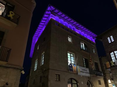 L’ajuntament de Solsona es vesteix de lila dimecres com a mostra de suport als infants prematurs i en defensa dels seus drets
