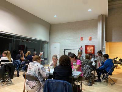 1.	Una vintena de persones van plantejar les primeres idees, dimecres al vespre 