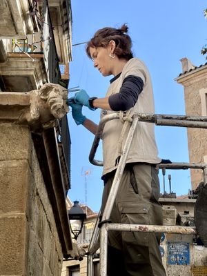 Solsona restaura les dues gàrgoles de la font gòtica de la plaça de Sant Isidre